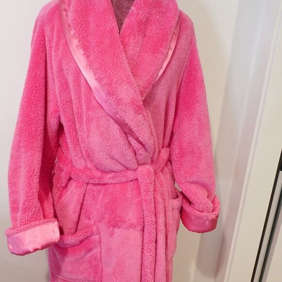 Hot Fushia Pink Shawl Collor Fluffy Robe 2x (18-20) - Picture 3 of 6